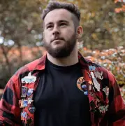 Mathieu Solans présente son spectacle d'imitations sur l'I.A. à Targon