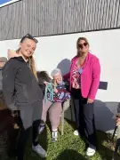 Médiation animale : des poneys réunissent seniors et résidents pour un après-midi magique