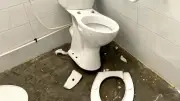 Montblanc : les toilettes publiques vandalisées à nouveau, la municipalité dénonce