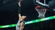 NBA : Wembanyama brille avec 27 points, les Spurs mènent 3-1