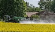 Perquisitions dans la plaine d'Aunis après la détection d'un insecticide interdit chez des enfants