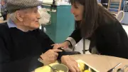 Pâques célébrée à l'Ehpad de Villeneuve-lès-Béziers avec la maire et des bénévoles