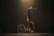Péripé’cirque 2024 : 13e édition explore instabilité et imprévu dans cinq spectacles