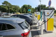 Roland Lescure annonce un plan massif de bornes électriques dans les copropriétés