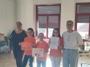 Saint-Geours-de-Maremne : Trois écolières illustrent les fêtes locales d'avril