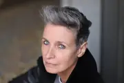 Sonja Delzongle présente son thriller psychologique 'La Gardienne' dans le Var