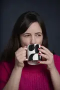 Sophie Pujas explore le deuil et la maternité dans 'Inventaire des silences'