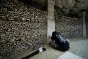 Sous Paris, les catacombes se modernisent pour protéger les défunts et accueillir les visiteurs