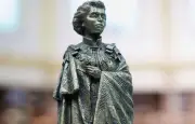 Statue monumentale d'Elizabeth II dévoilée par le British Museum et la BBC