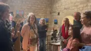 Sylvette Dauchet expose ses œuvres colorées à la Tour de Guet de Tresques