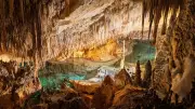 Thaïlande : un moine de 77 ans retrouvé la tête en bas dans une grotte