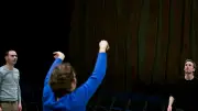 Théâtre : Le pas de Bême, une adaptation troublante du roman de Michel Vinaver