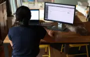 Télétravail : l'arme anti-inflation face à la flambée des prix du carburant