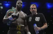 Tony Yoka privé de combat face à Okolie, positif au dopage, à Paris