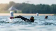 Triathlète brésilienne de 38 ans décède lors de la natation d'un Ironman au Texas