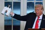 Trump dévoile son projet d'arche monumentale à Washington, inspirée de Paris