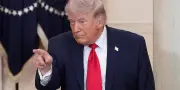 Trump moque le couple Macron en privé, le président français dénonce des propos indignes
