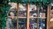 Ukrainienne réfugiée remporte le concours de la plus belle vitrine de Noël