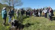 Un chêne vert planté à Goudargues pour honorer la mémoire de Lucky Debenay