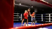 Un coach de MMA frappe des enfants de 10 ans : la vidéo choque