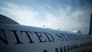 Un pilote ignore les ordres du contrôleur près de l'Air Force One
