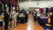 Un salon de dentelle et broderie qui enchante Claude Cerpedes et Sylvie Praden