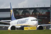 Une passagère traumatisée passe la nuit en garde à vue après le vol chaotique de Ryanair