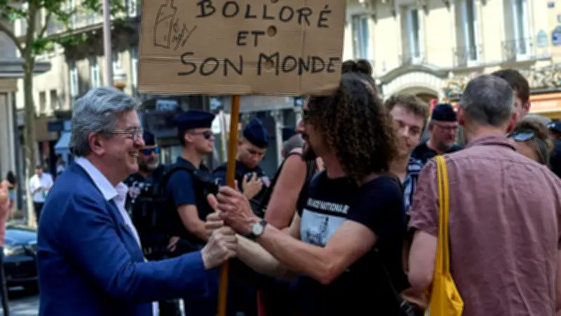 Manifestation anti-Bolloré à Paris : Mélenchon promet de démanteler son empire