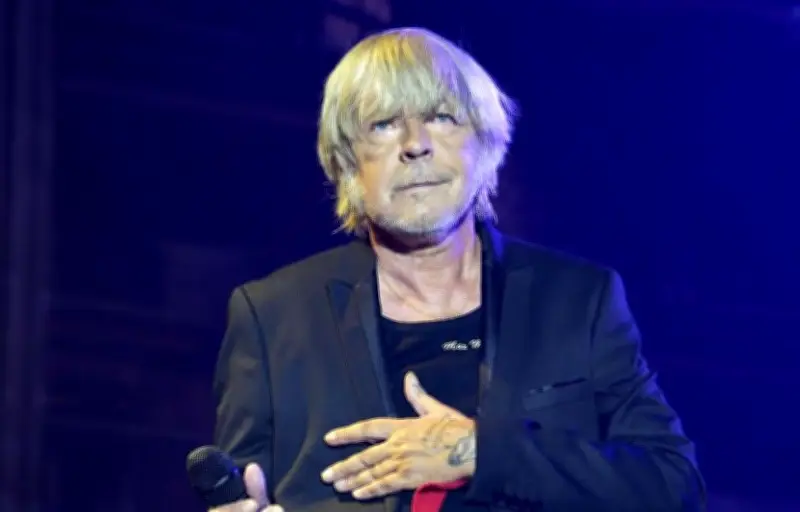 Renaud célèbre 50 ans de carrière au Zénith : un show mémorable