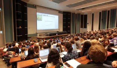 269 millions d'étudiants dans le monde en 2024 : inégalités et défis