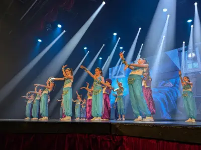360 écoliers de STAM enchantent le cabaret L'Ange bleu