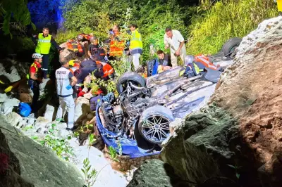 Accident spectaculaire à Saint-André : une voiture chute de 5 mètres dans un ravin