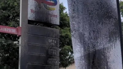 Albi : des militants d'Extinction Rébellion aspergent une station Total de faux pétrole