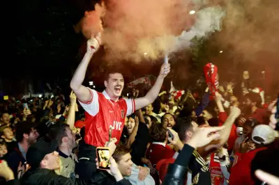 Arsenal sacré champion d'Angleterre 22 ans après, avant la finale de Ligue des champions contre le PSG