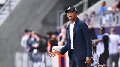 Avenir d'Antoine Kombouaré au Paris FC : santé et garanties sportives en jeu