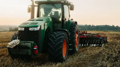 Aveyron : un agriculteur de 51 ans meurt écrasé par son tracteur