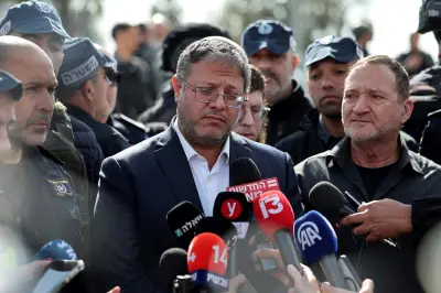 Ben Gvir humilie des militants propalestiniens, provoquant l'indignation