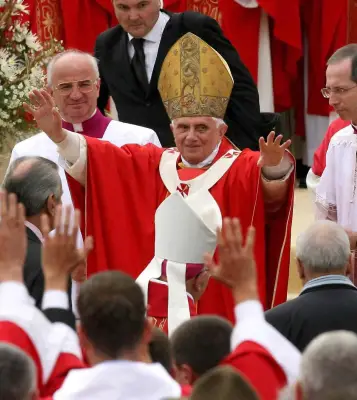 Benoît XVI à Lourdes en 2008 : les souvenirs de deux prêtres béarnais