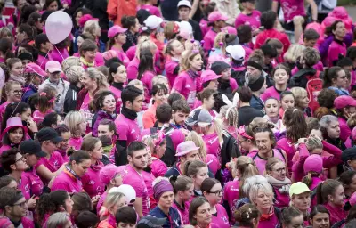 Cancer du sein : des décrets toujours en attente, les communistes lancent une pétition