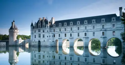 Châteaux, jeux, hiboux : vers la fin du pluriel en -x ?