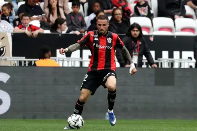 Claude Puel renforce le milieu de l'OGC Nice pour le match capital à Auxerre