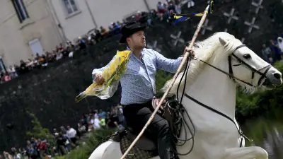 Course des Gardians : la manade de la Lauze triomphe à Alès