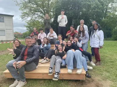 Des élèves de Bergerac transforment une friche en espace de détente