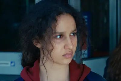 « Divines » : le film coup de poing qui révéla Houda Benyamina et Oulaya Amamra