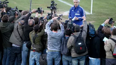 Domenech, le pompier pyromane de Knysna, remet le feu au foot français