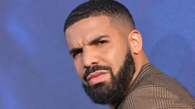 Drake surprend avec trois albums en une nuit, 43 titres inédits