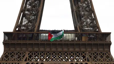 Drapeau palestinien sur la tour Eiffel : six interpellations à Paris