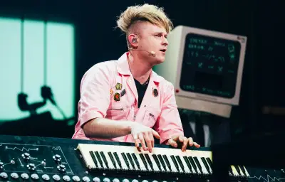 Eurovision 2025 : LOOK MOM NO COMPUTER, le Britannique qui bricole ses instruments