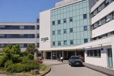 Fabien Roussel soutient le personnel de la Polyclinique Pau Pyrénées