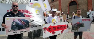 Feria de Béziers : les anti-corrida autorisés à manifester, Ménard appelle au calme